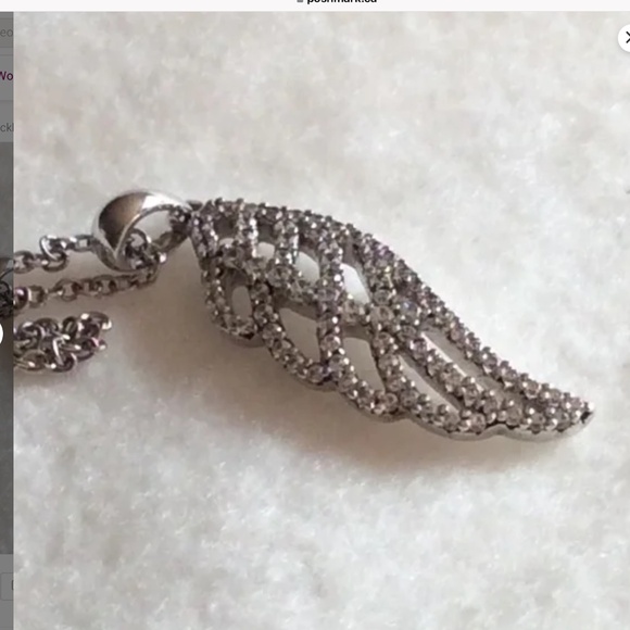 Elegant Silver Wing Pendant Necklace - Picture 4 of 5